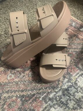 CROCS Women's Platform Buckle Sandals in Blush Taupe New W9